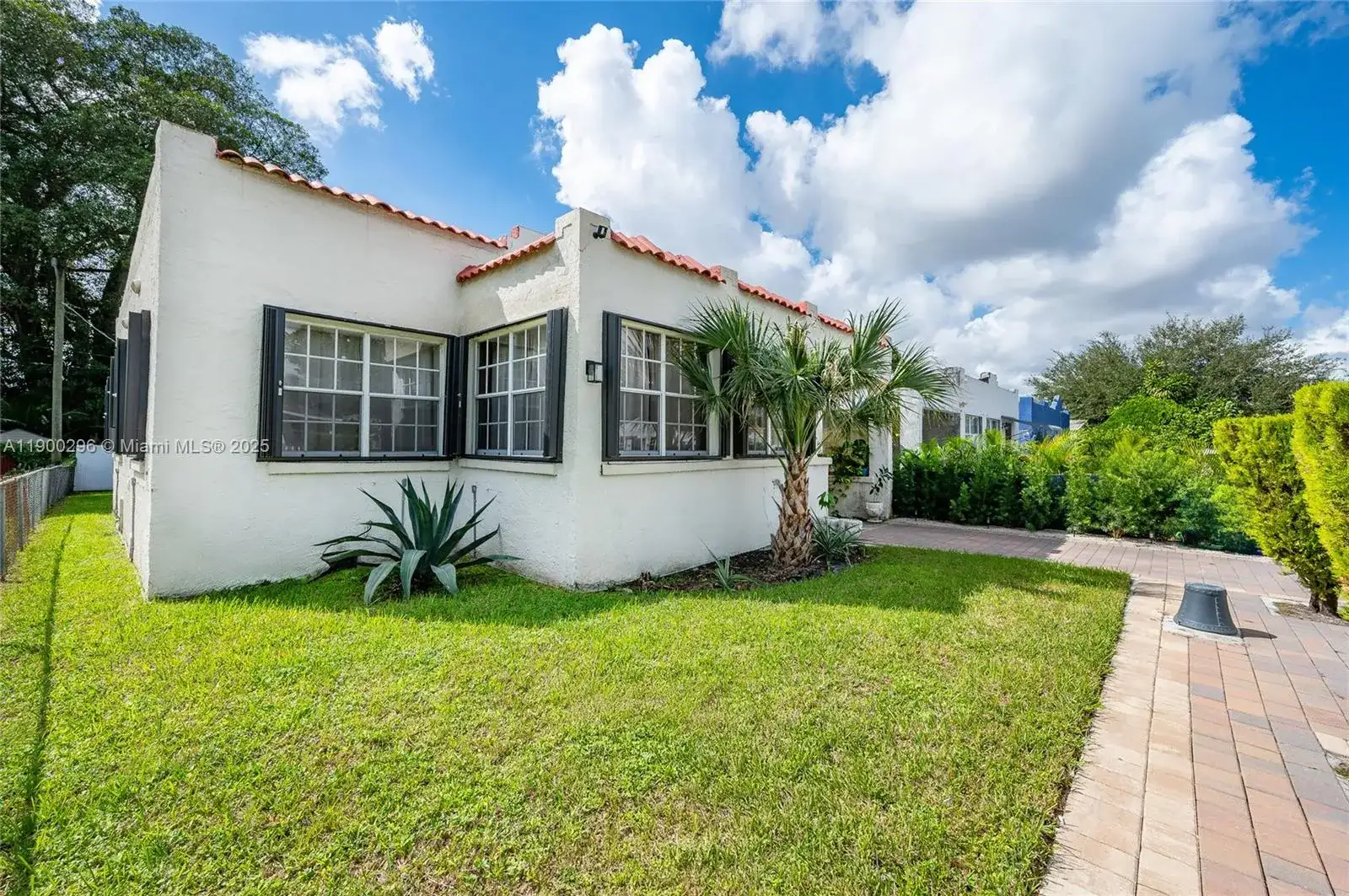 1844 NW 47th St, Miami FL 33142 photo 3
