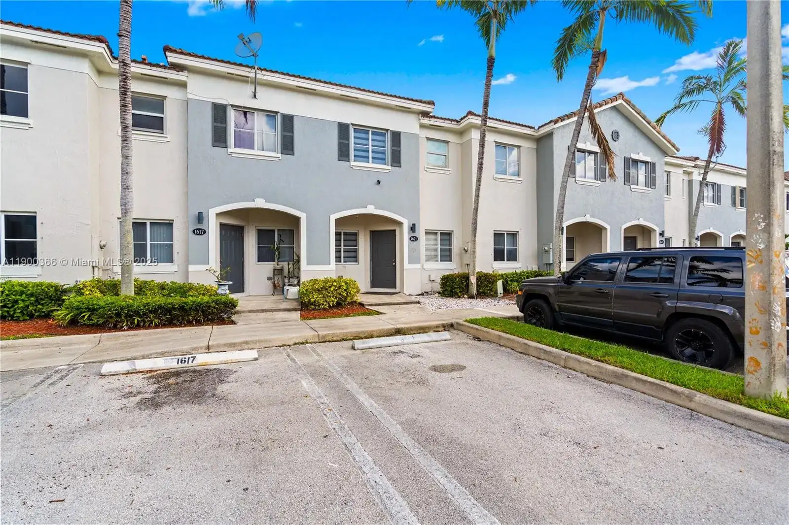 1621 SE 30th St, Homestead FL 33035 photo 2
