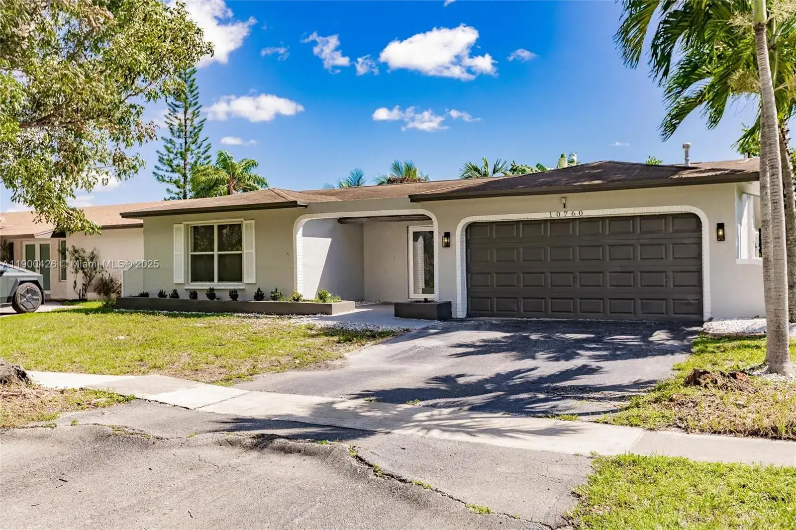 10760 NW 29th Mnr, Sunrise FL 33322 photo 2