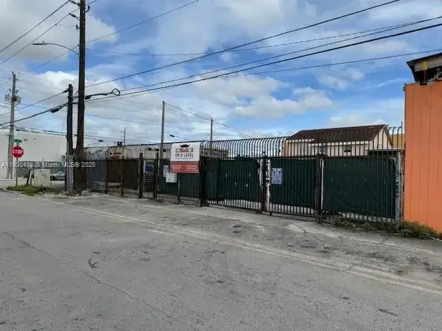 2484 NW 21st Ter, Miami FL 33142 photo 3