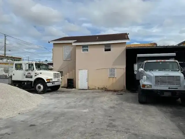 2484 NW 21st Ter, Miami FL 33142 photo 4