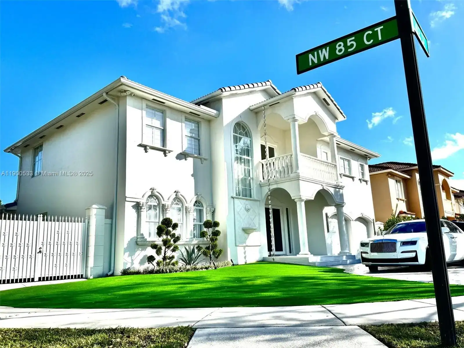 8521 NW 162nd St, Miami Lakes FL 33016 photo 2