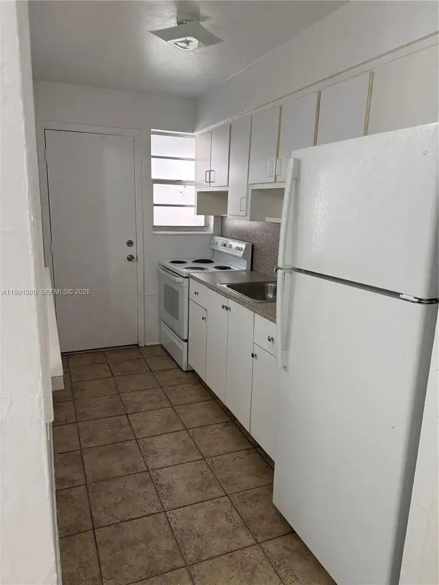 954 SW 4th St # 14, Miami FL 33130 photo 5