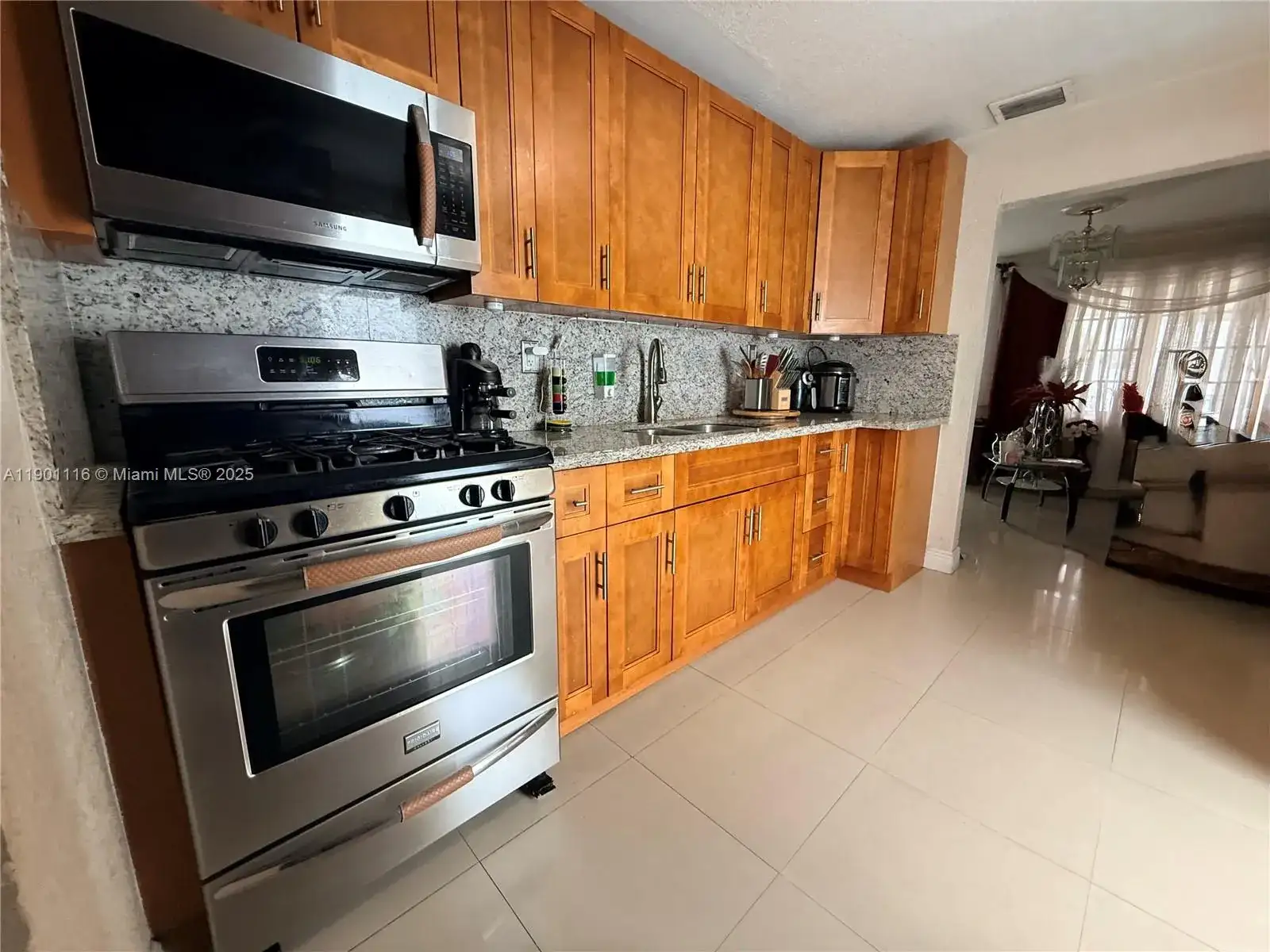 1041 E 19th St, Hialeah FL 33013 photo 4