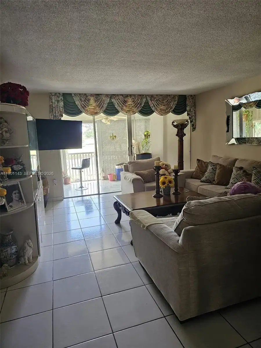 1670 NE 191st St # 3, Miami FL 33179 photo 4