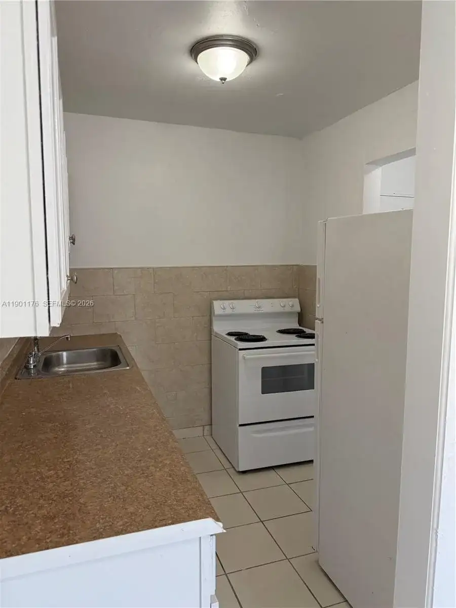 1001 NW 45 # 114, Miami FL 33126 photo 2