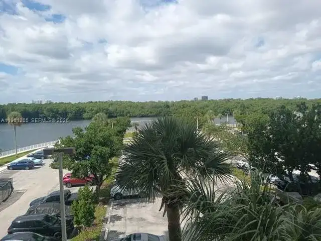 500 Bayview Dr # 321, Sunny Isles Beach FL 33160 photo 3