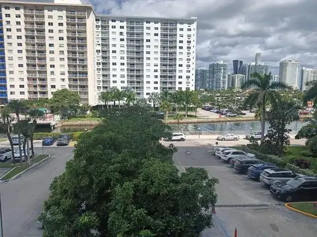500 Bayview Dr # 321, Sunny Isles Beach FL 33160 photo 4