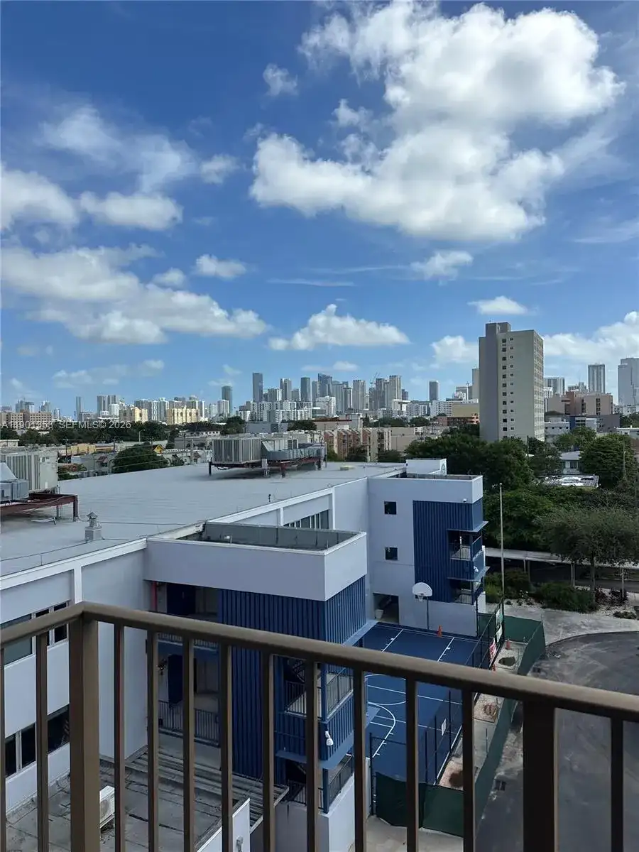 199 SW 12th Ave # B, Miami FL 33130 photo 2