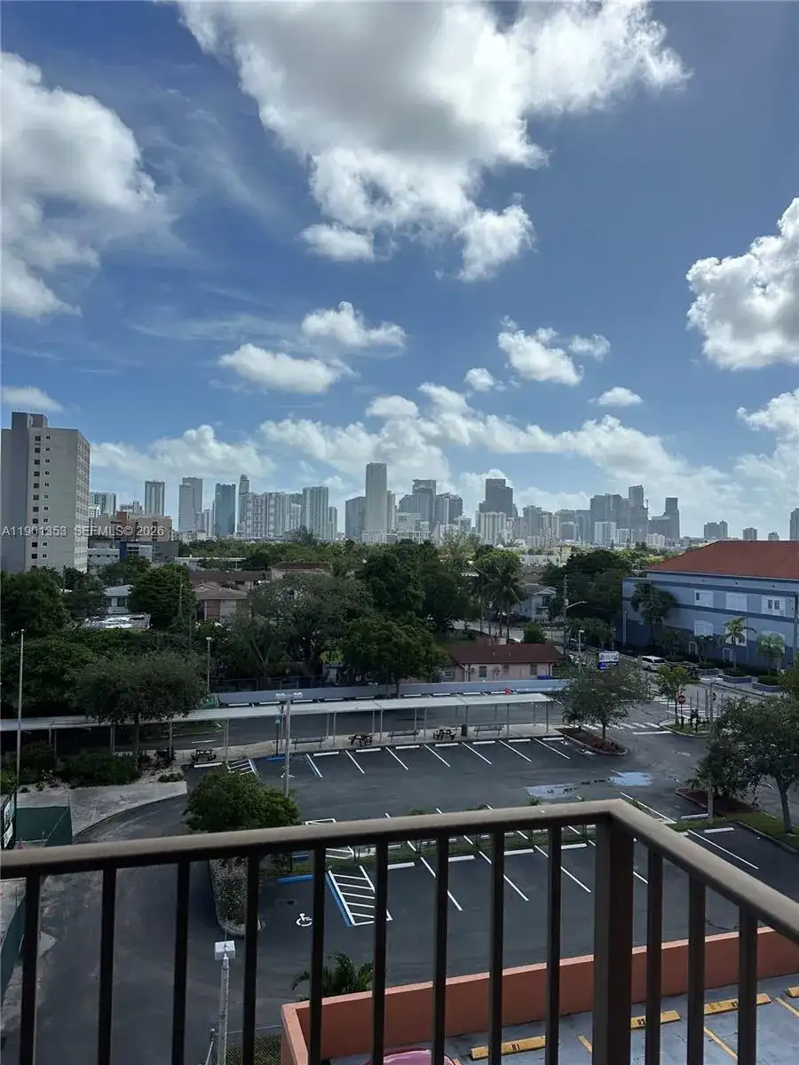 199 SW 12th Ave # B, Miami FL 33130 photo 3