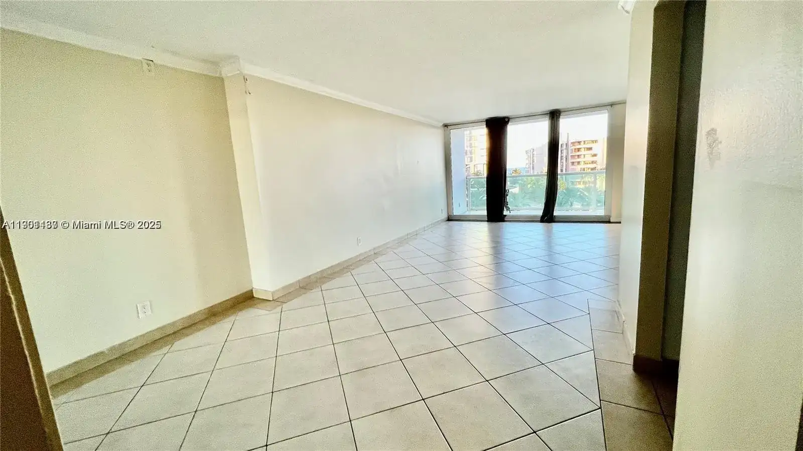 100 Bayview Dr # 607, Sunny Isles Beach FL 33160 photo 2
