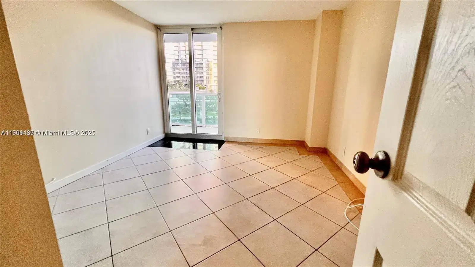 100 Bayview Dr # 607, Sunny Isles Beach FL 33160 photo 4