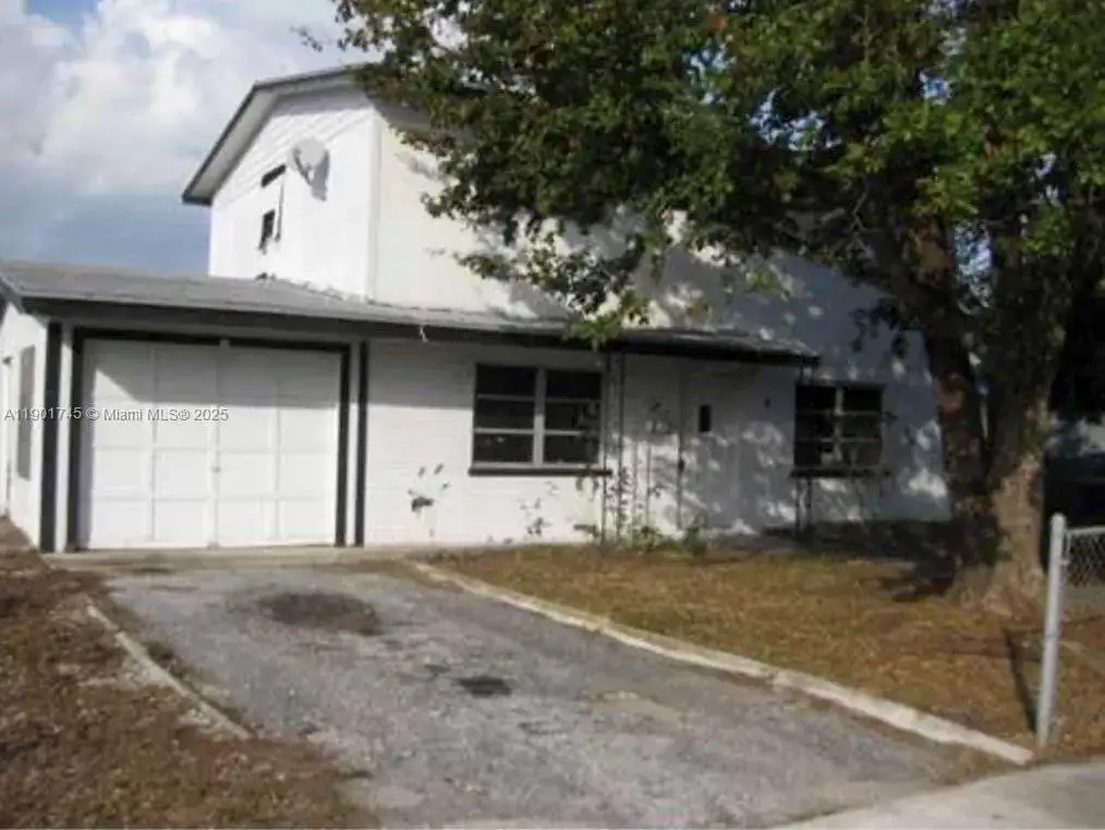 5167 Pat Pl, West Palm Beach FL 33407 photo 2