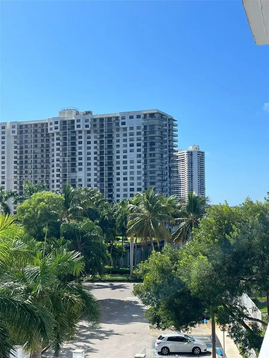 2851 NE 183rd St # 405E, Aventura FL 33160 photo 2