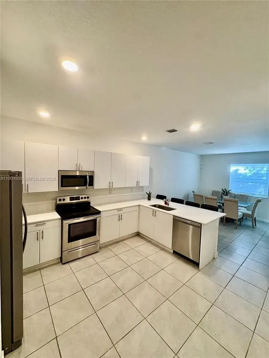 1020 SE 26th Ter, Homestead FL 33035 photo 5