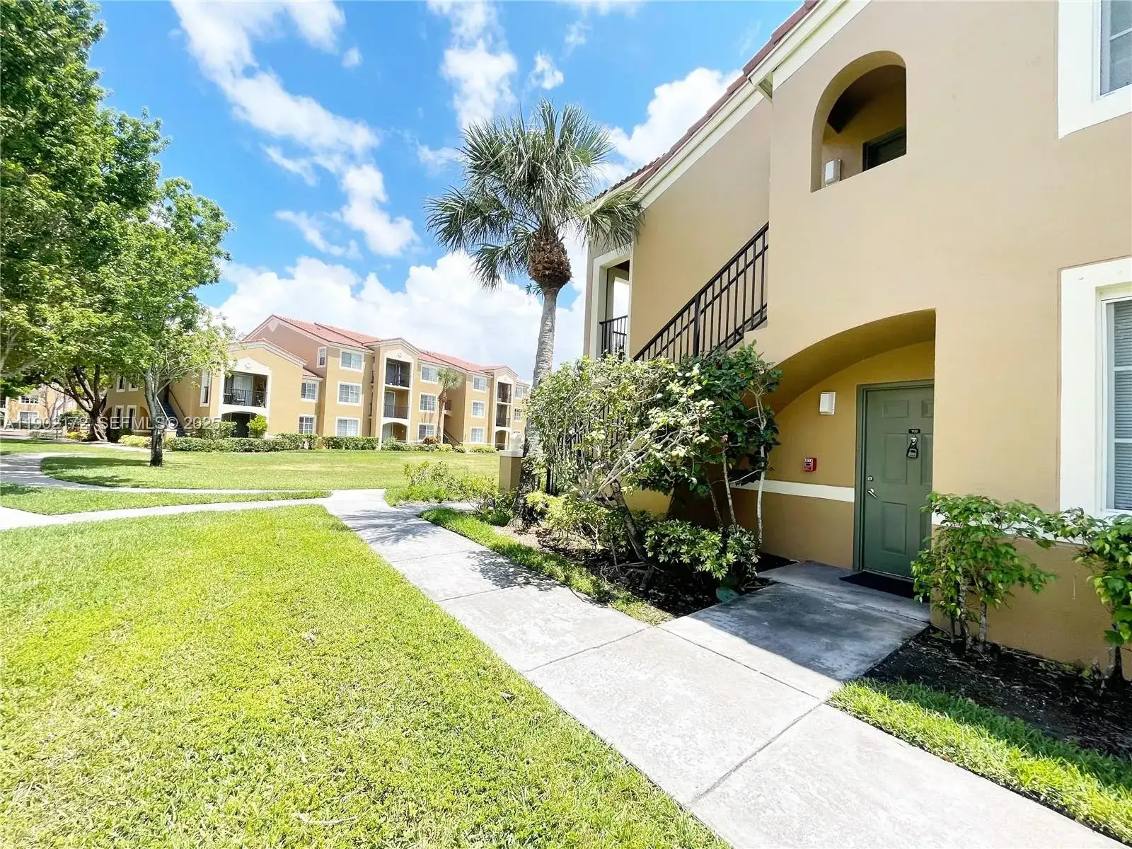 8010 N Nob Hill Rd # 102, Tamarac FL 33321 photo 2