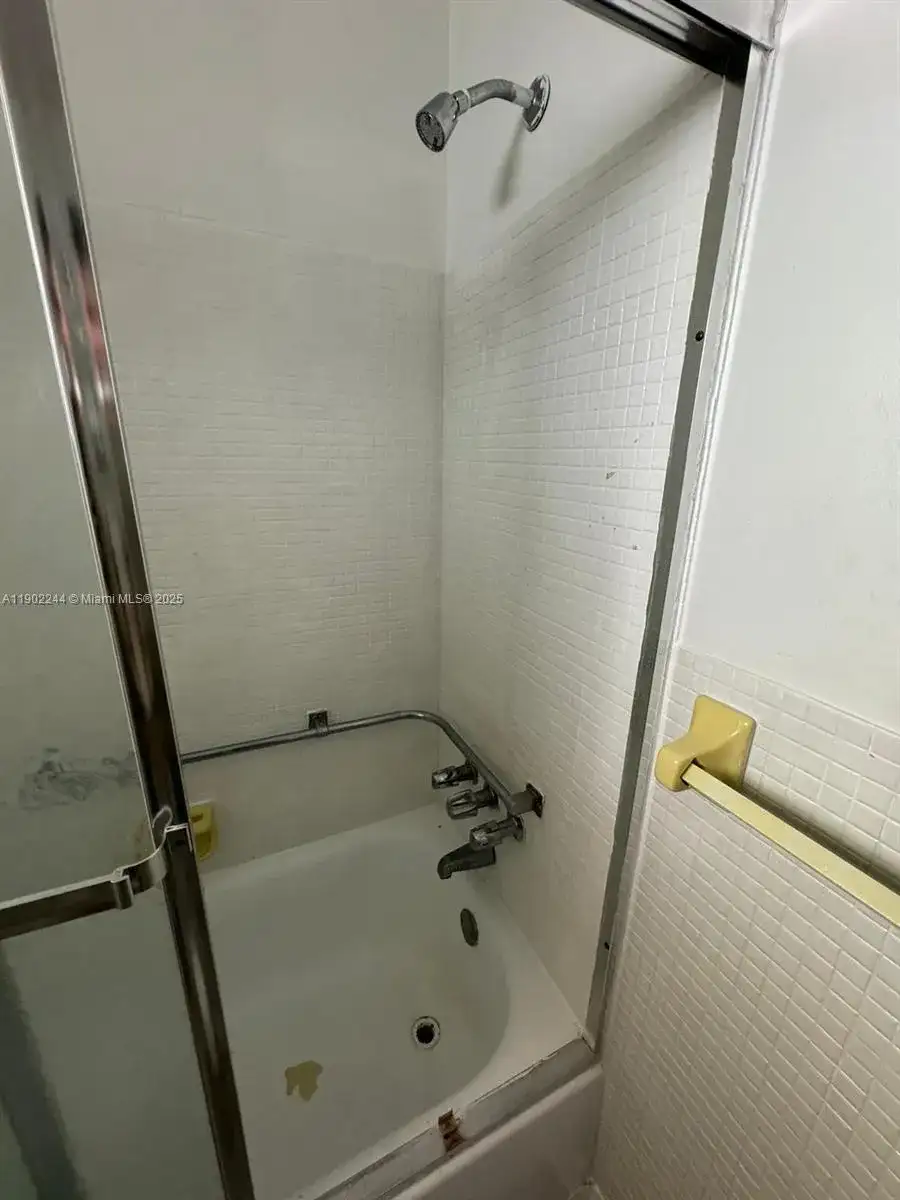 20201 NE 29th Ct # D329, Aventura FL 33180 photo 5
