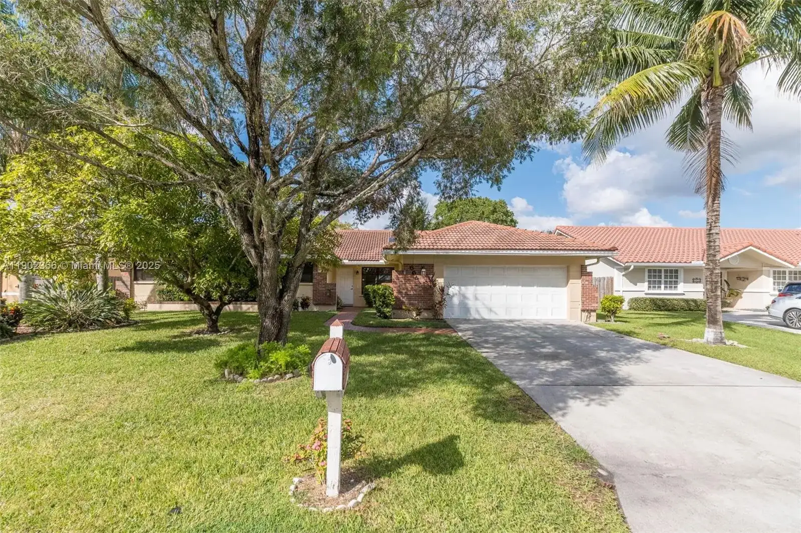 5641 Thistledown Ter, Davie FL 33331 photo 2