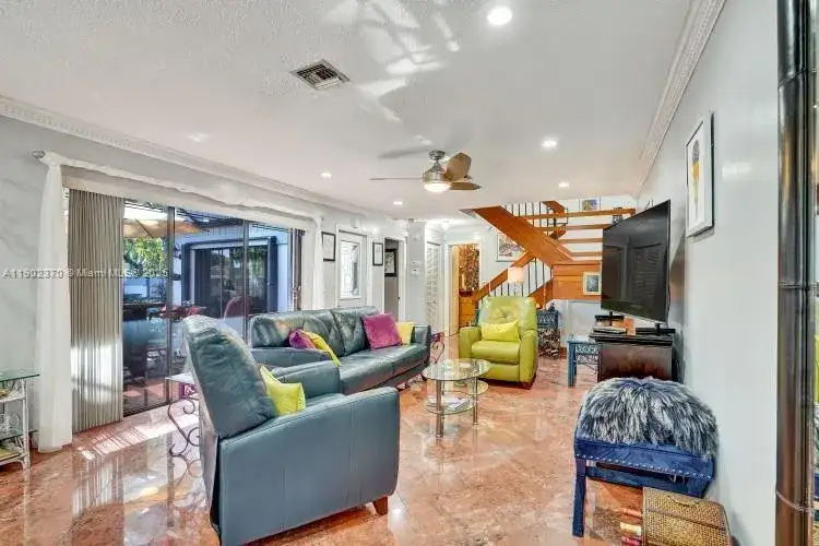 10026 NW 52nd Ter, Doral FL 33178 photo 2