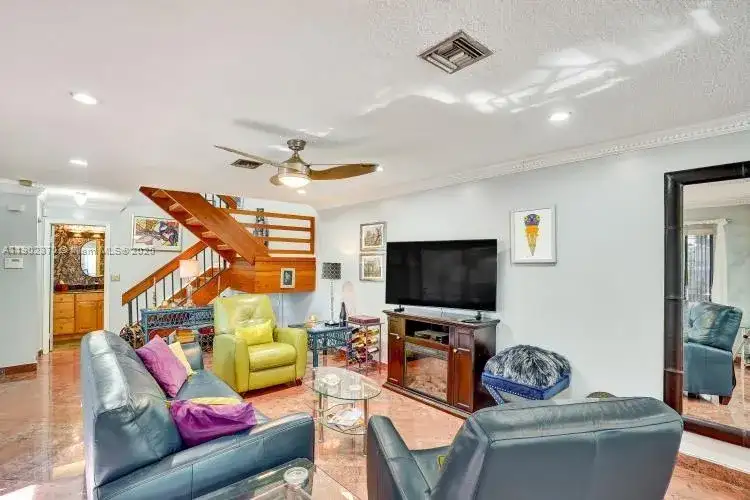 10026 NW 52nd Ter, Doral FL 33178 photo 3