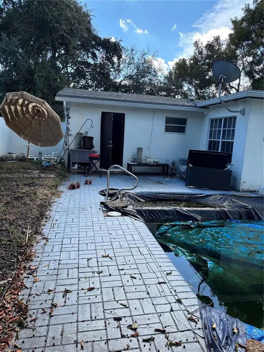 6541 Sherman St, Hollywood FL 33024 photo 4