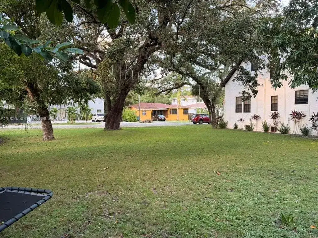 860 NE 81st St, Miami FL 33138 photo 2
