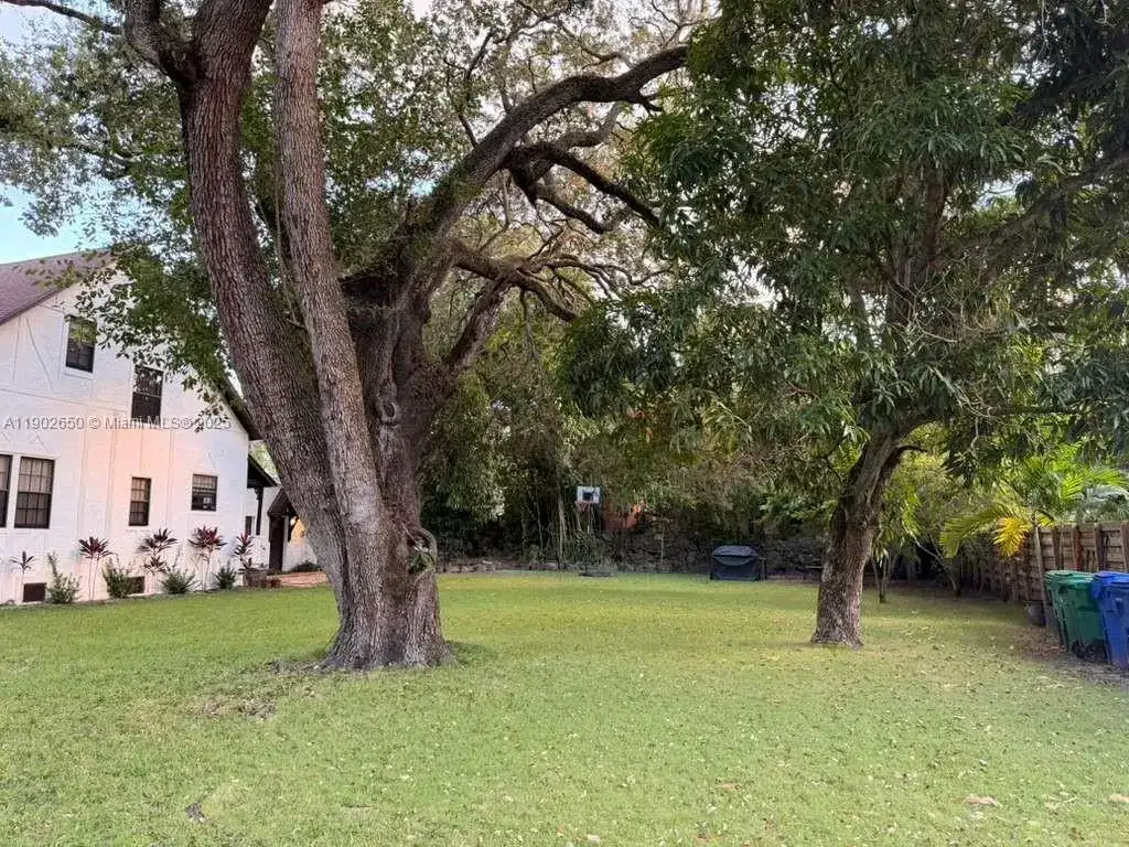 860 NE 81st St, Miami FL 33138 photo 3