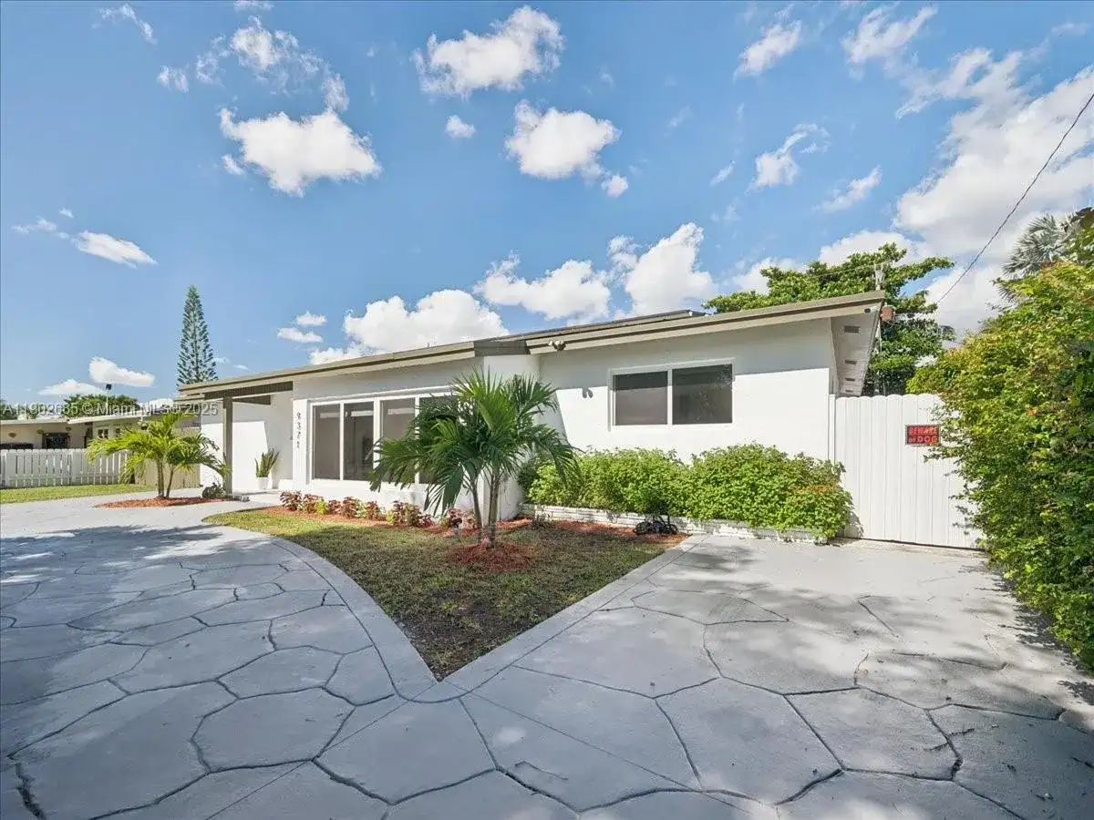 9371 Martinique Dr, Cutler Bay FL 33189 photo 2