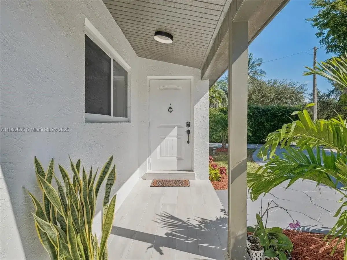 9371 Martinique Dr, Cutler Bay FL 33189 photo 3