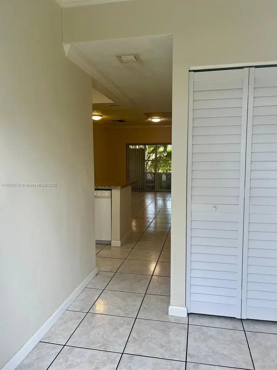 21 Fleming Ct, Weston FL 33326 photo 2