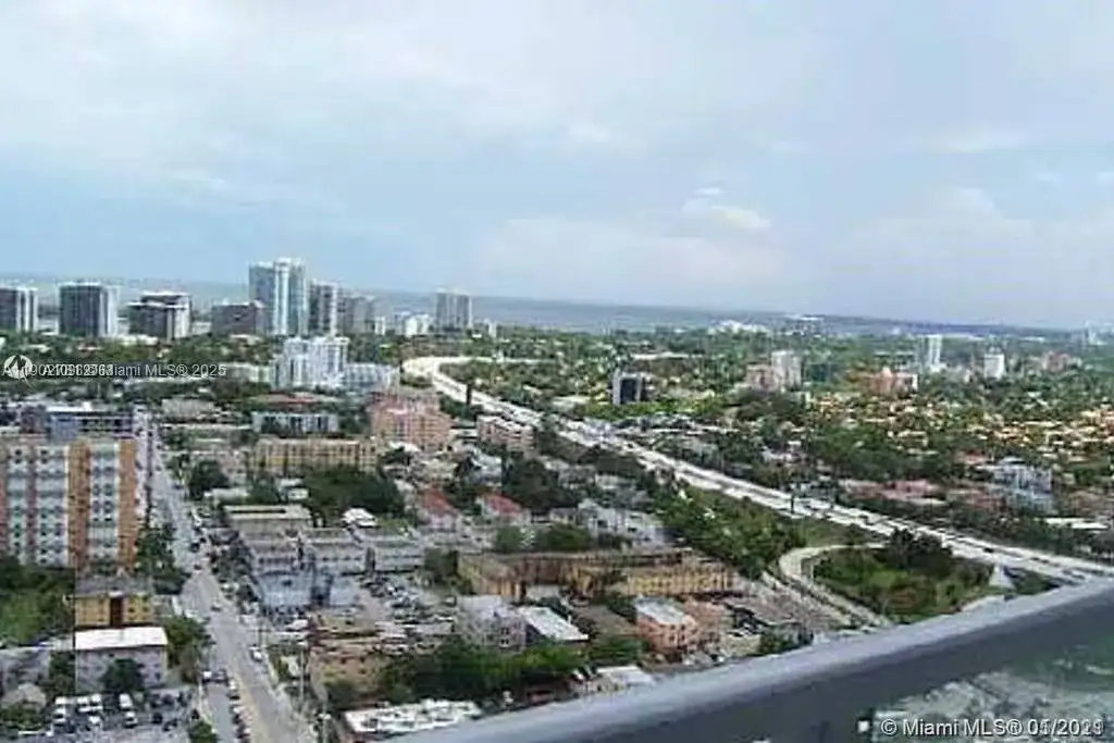 185 SW 7th St # 1906, Miami FL 33130 photo 2