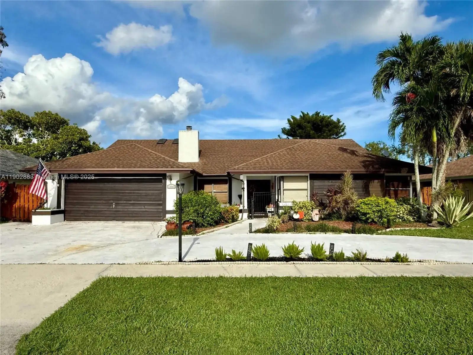 13647 Barberry Dr, Wellington FL 33414 photo 2