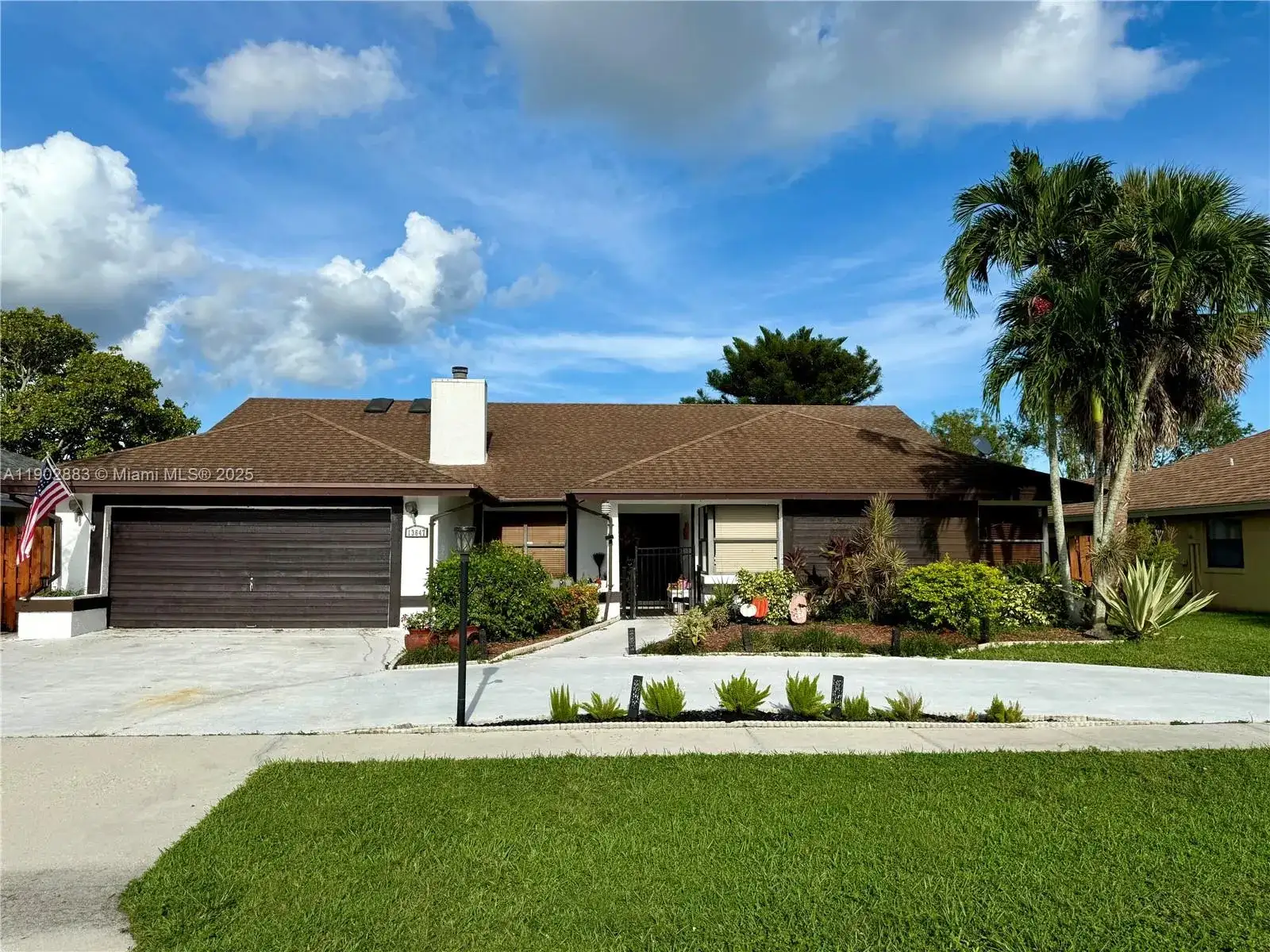 13647 Barberry Dr, Wellington FL 33414 photo 3