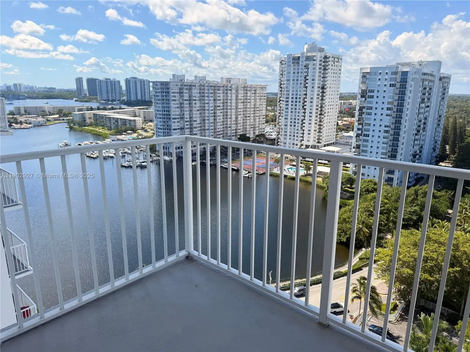 2801 NE 183rd St # 1909W, Aventura FL 33160 photo 2