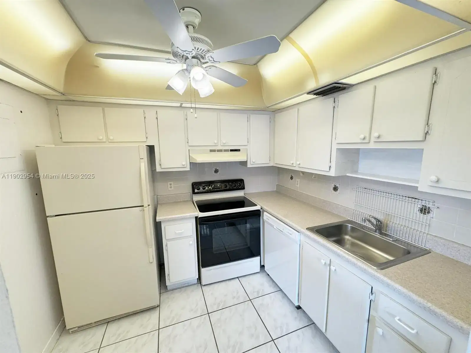 379 Saxony H # 379, Delray Beach FL 33446 photo 2