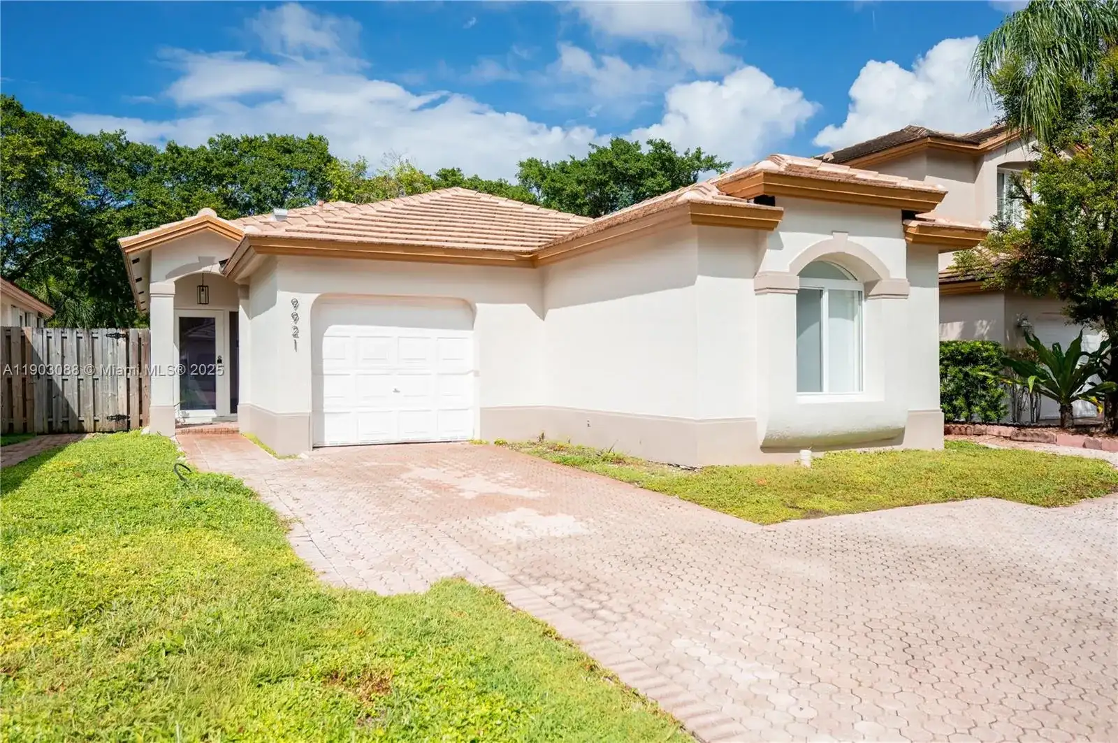 9921 NW 32 st, Doral FL 33172 photo 2