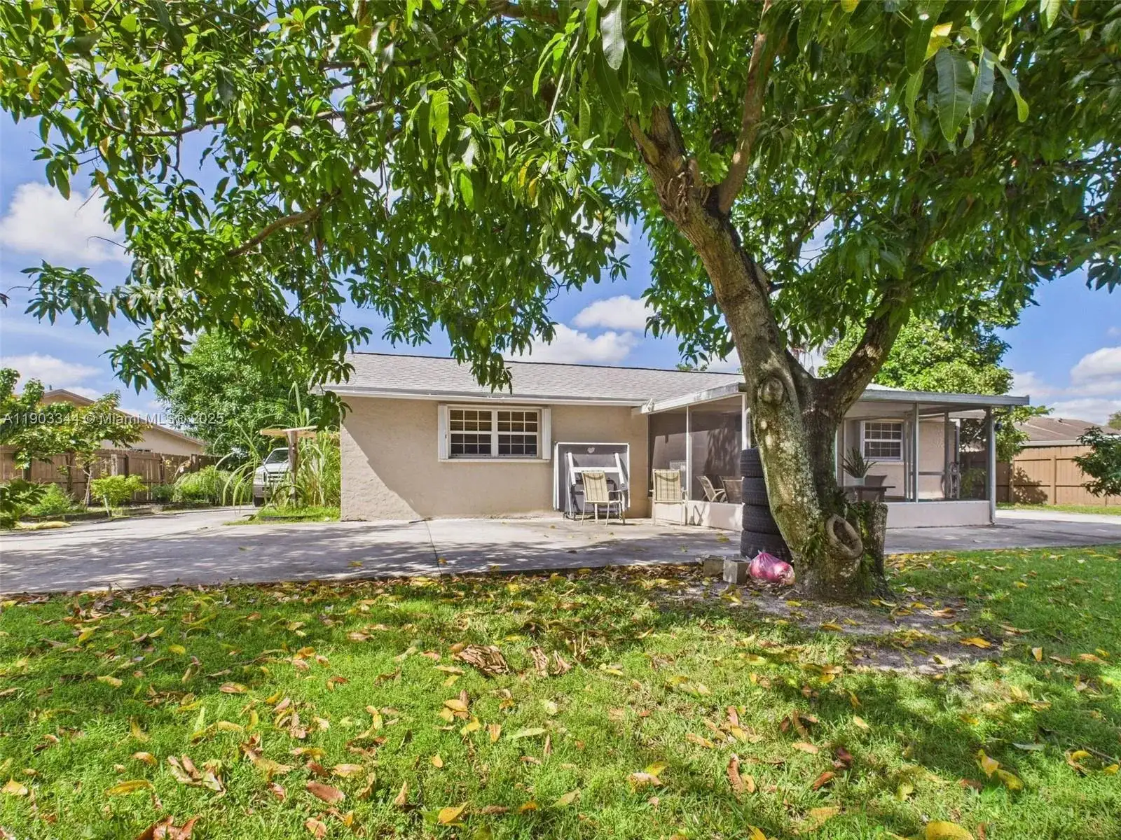 301 NW 83rd Way, Pembroke Pines FL 33024 photo 2