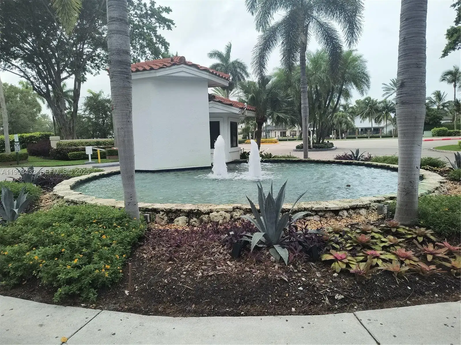 3610 Yacht Club Dr, Aventura FL 33180 photo 3