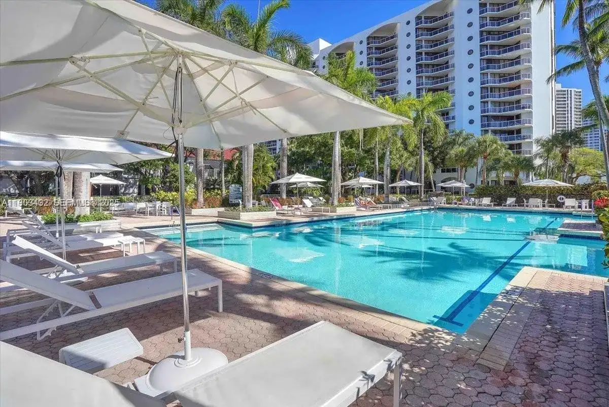 3610 Yacht Club Dr, Aventura FL 33180 photo 4