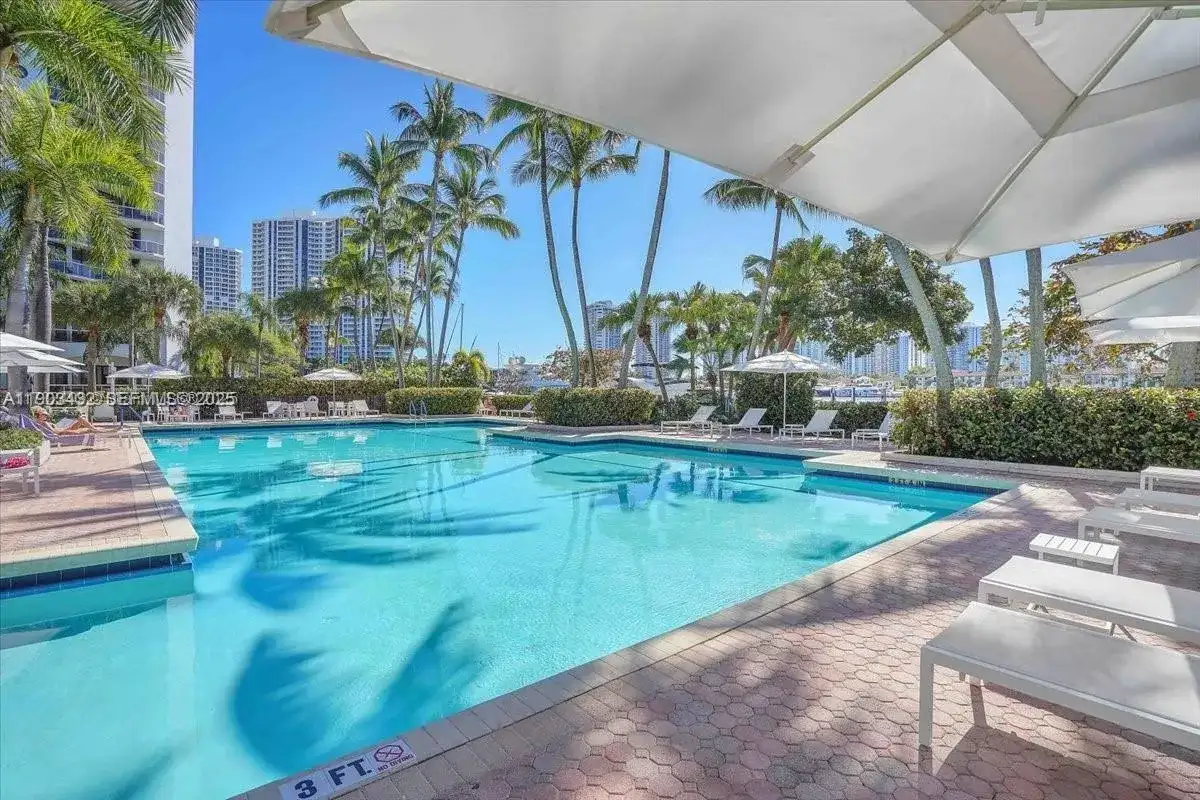 3610 Yacht Club Dr, Aventura FL 33180 photo 5