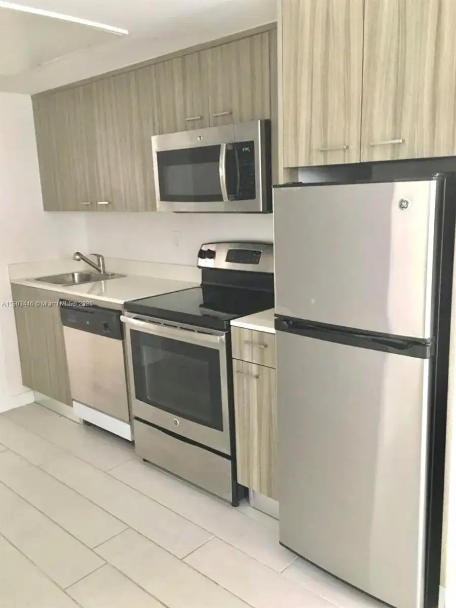 740 Meridian Ave # 17, Miami Beach FL 33139 photo 4