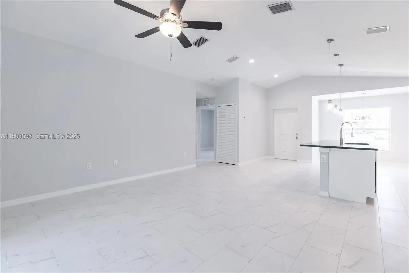 2005 Rosa Ct, Lehigh Acres FL 33972 photo 4