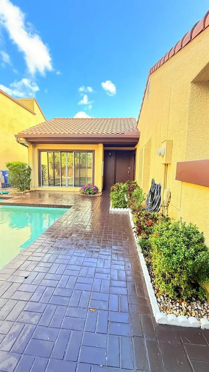 20331 NE 10th Ct, Miami FL 33179 photo 2