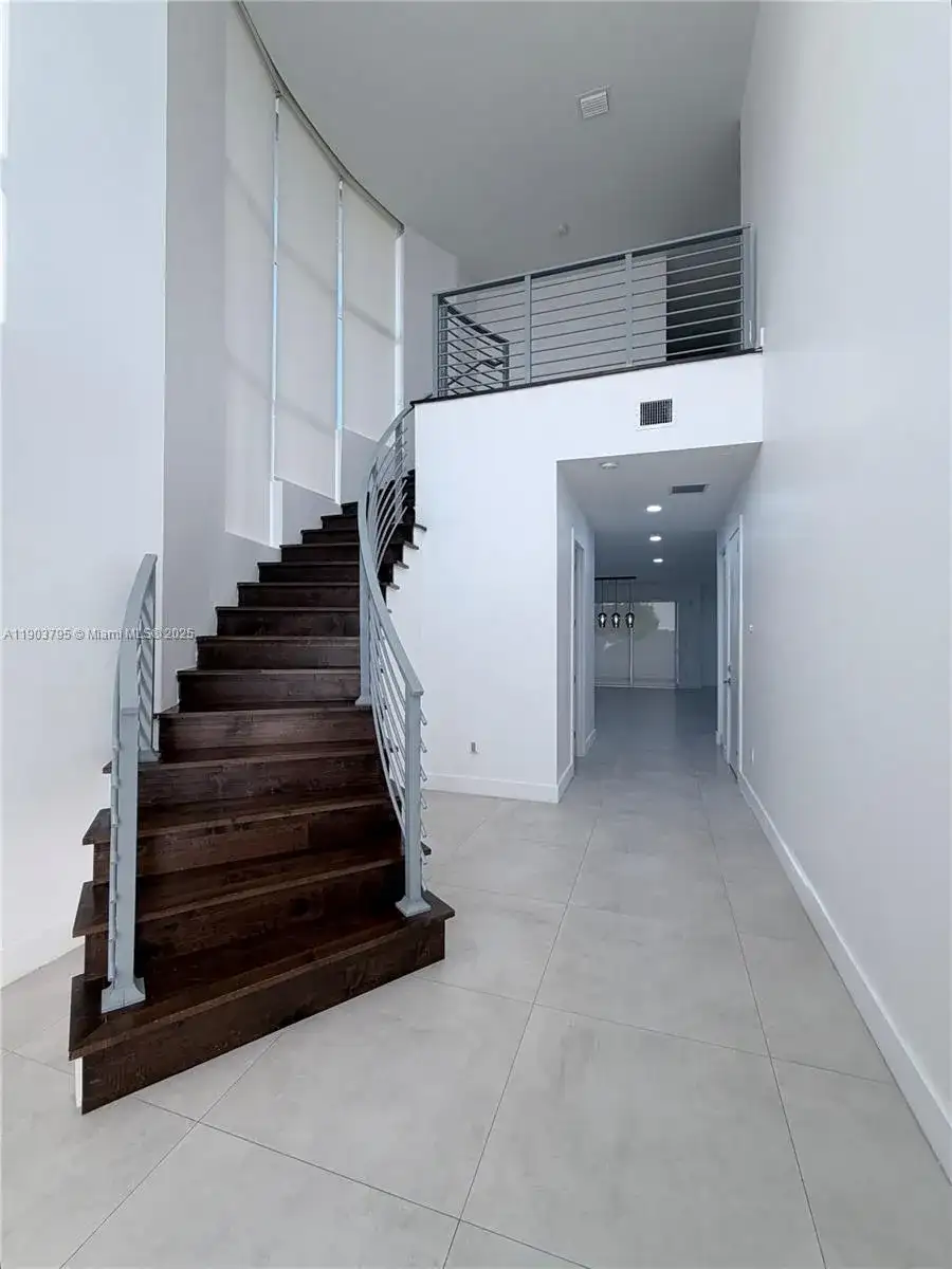 9791 NW 75th St, Doral FL 33178 photo 2