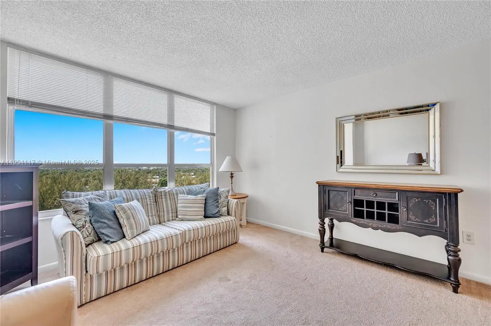 4101 Pine Tree Dr, Miami Beach FL 33140 photo 4