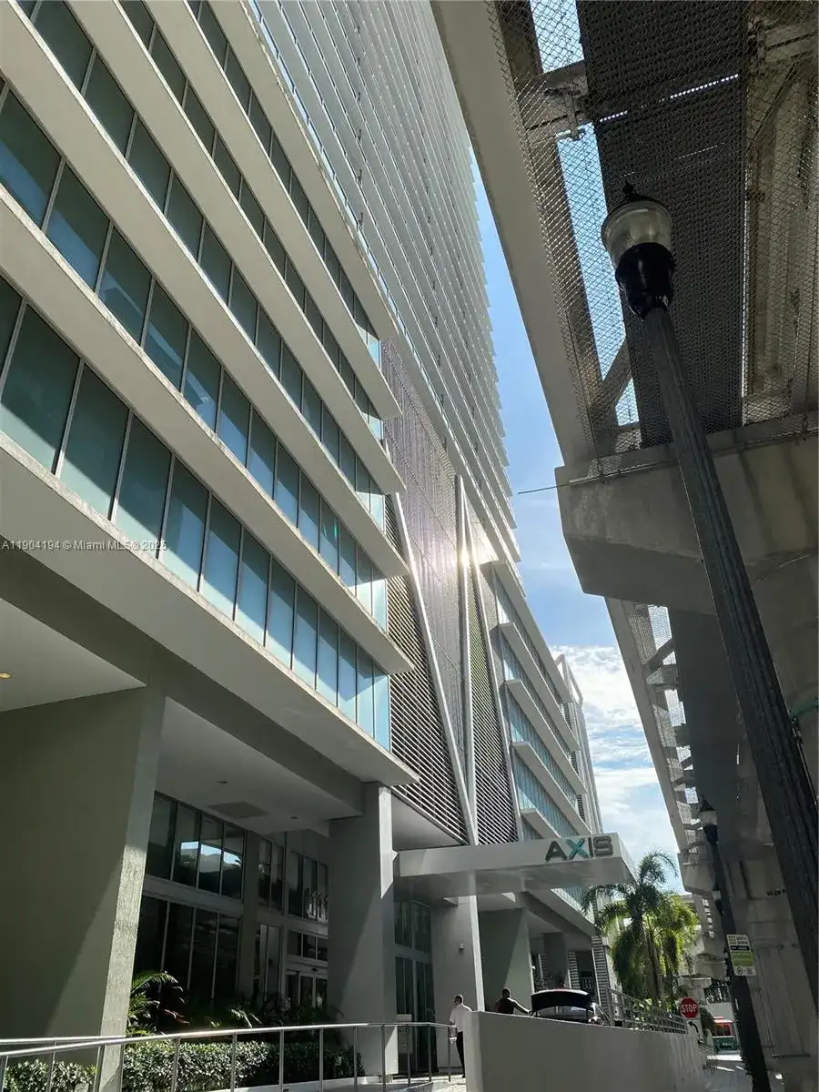 1111 SW 1st Ave, Miami FL 33130 photo 4