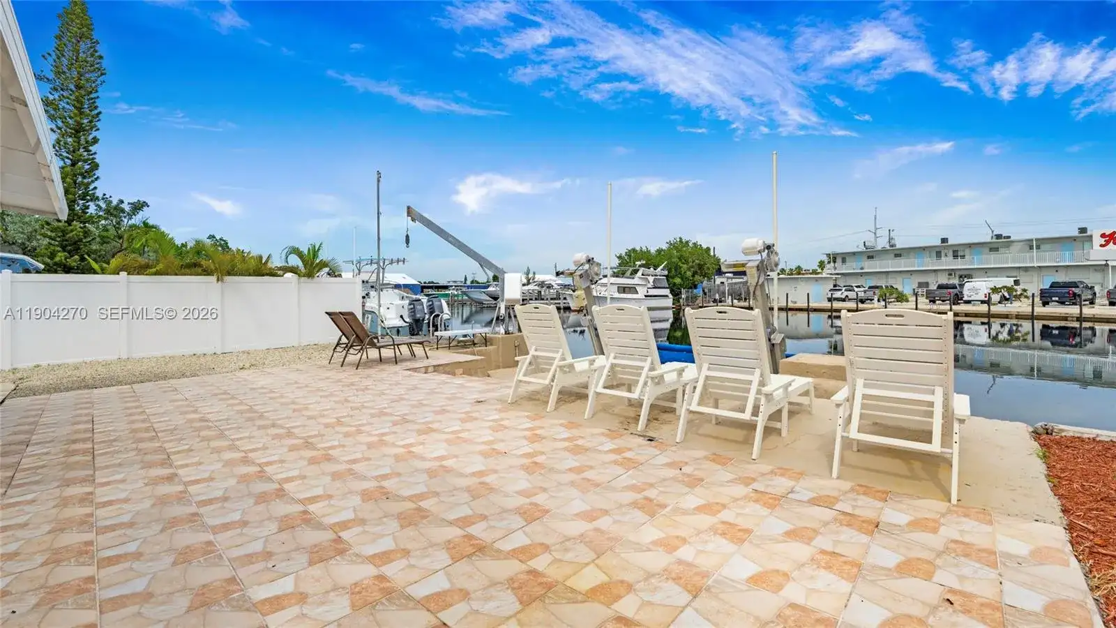 132 E Gardenia St, Tavernier FL 33070 photo 3