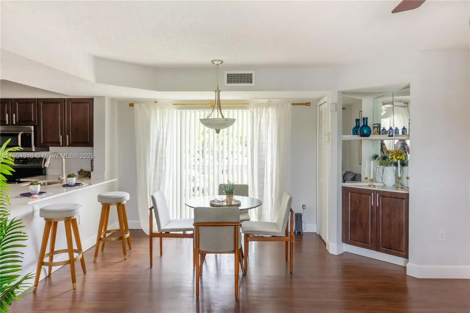 17230 NW 64th Ave, Miami Lakes FL 33015 photo 2