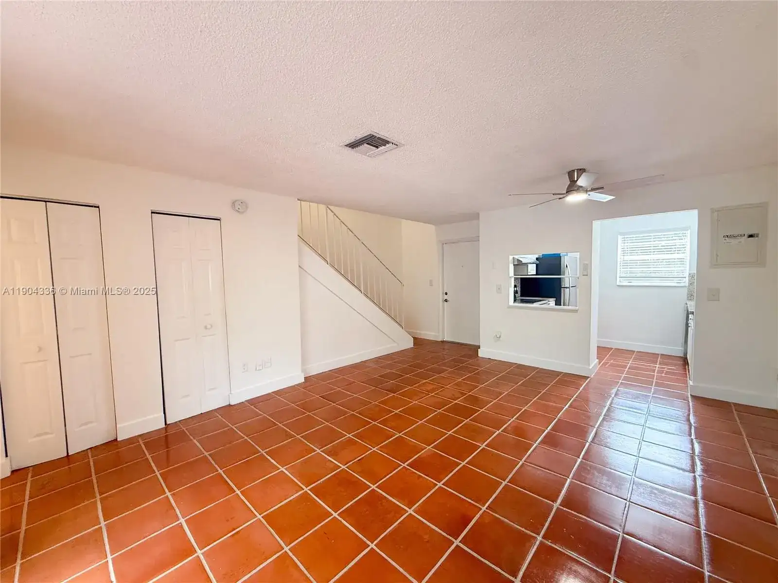 11 Edgewater Dr # 8, Coral Gables FL 33133 photo 2