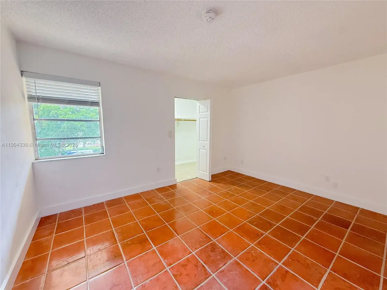11 Edgewater Dr # 8, Coral Gables FL 33133 photo 4